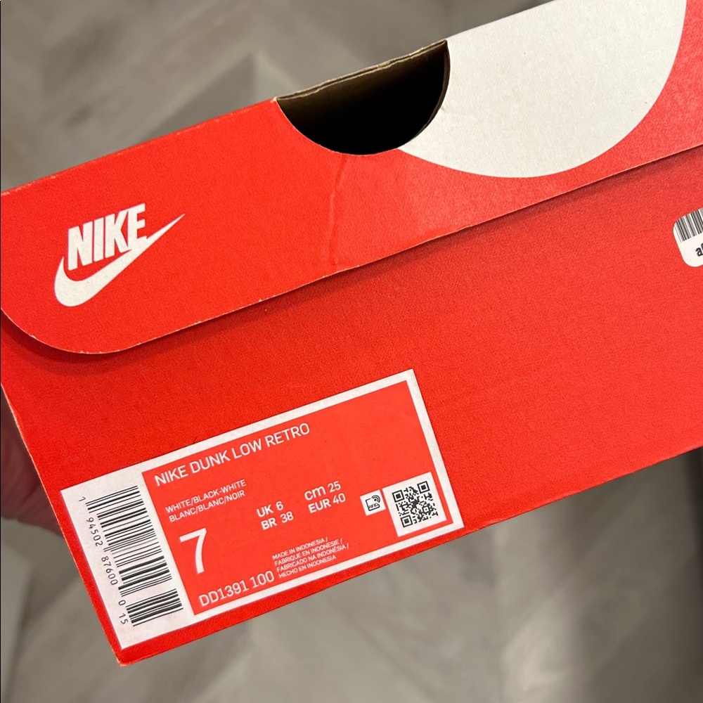 Nike Dunks - Picture 6 of 6